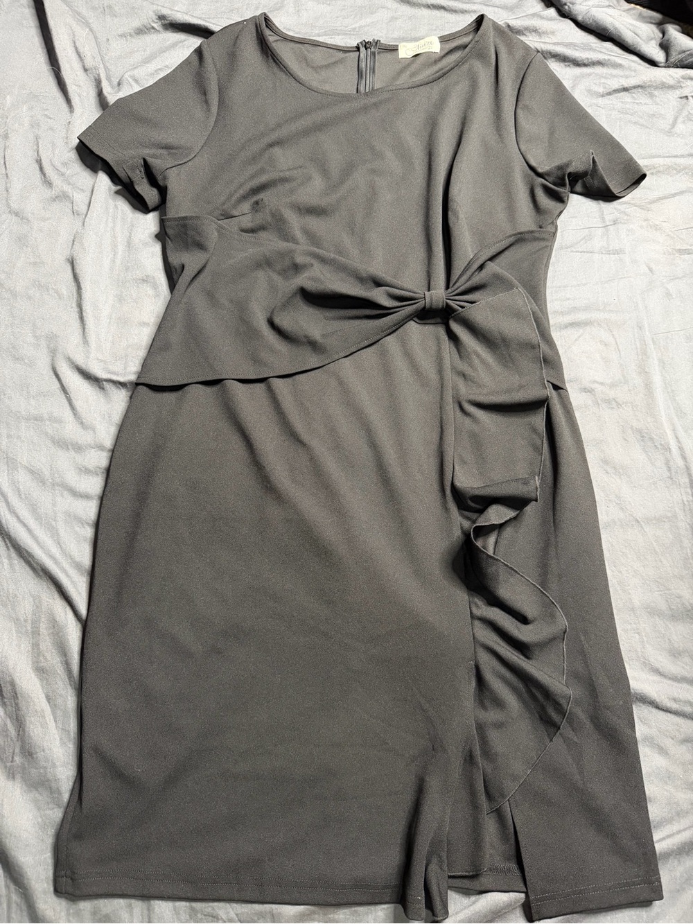 Elegant Knot-Front Midi Dress in Black